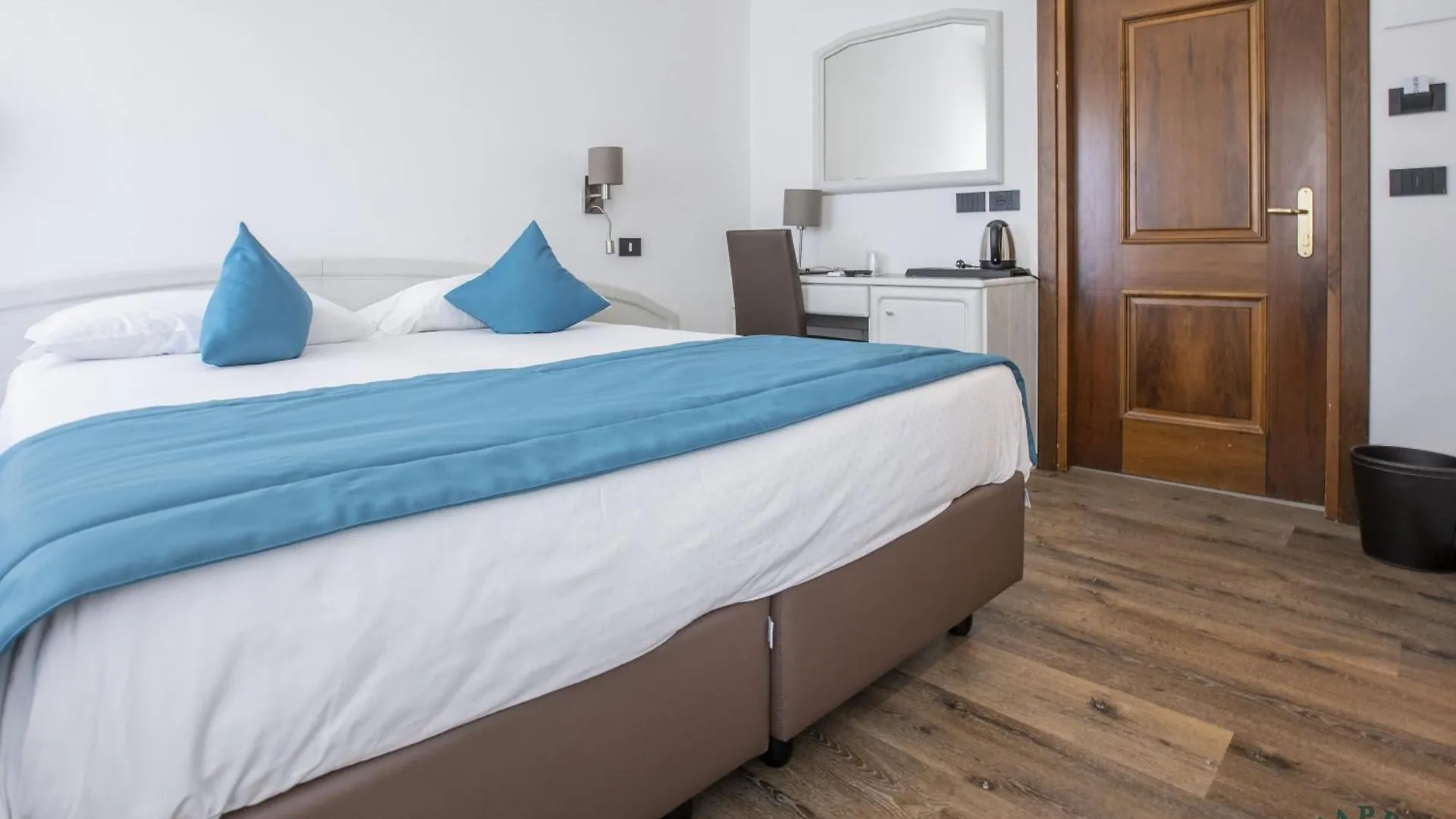Albergo Cappello E Cadore Belluno 3*,  Italy