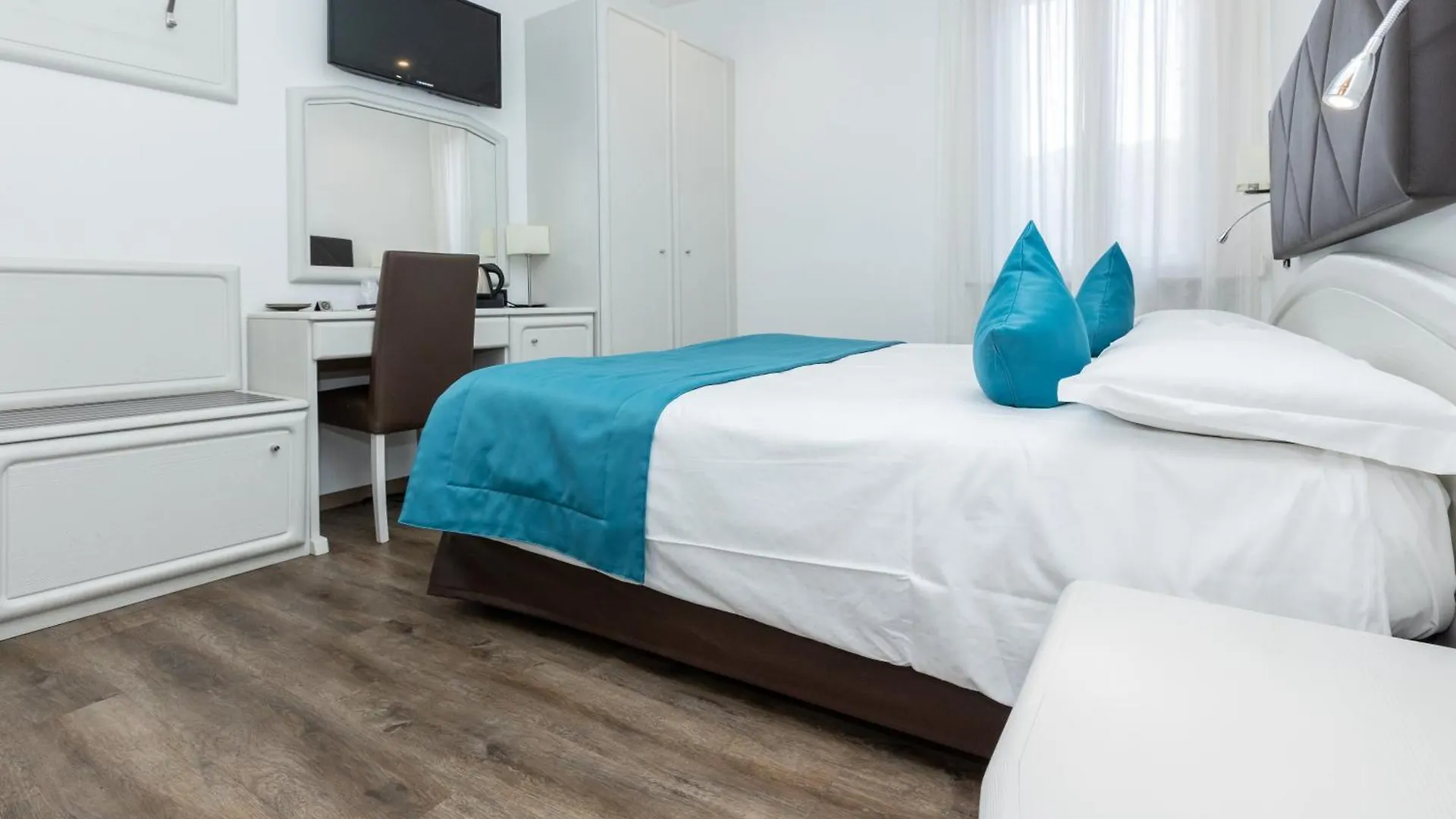 Albergo Cappello E Cadore Belluno 3*,  Italy