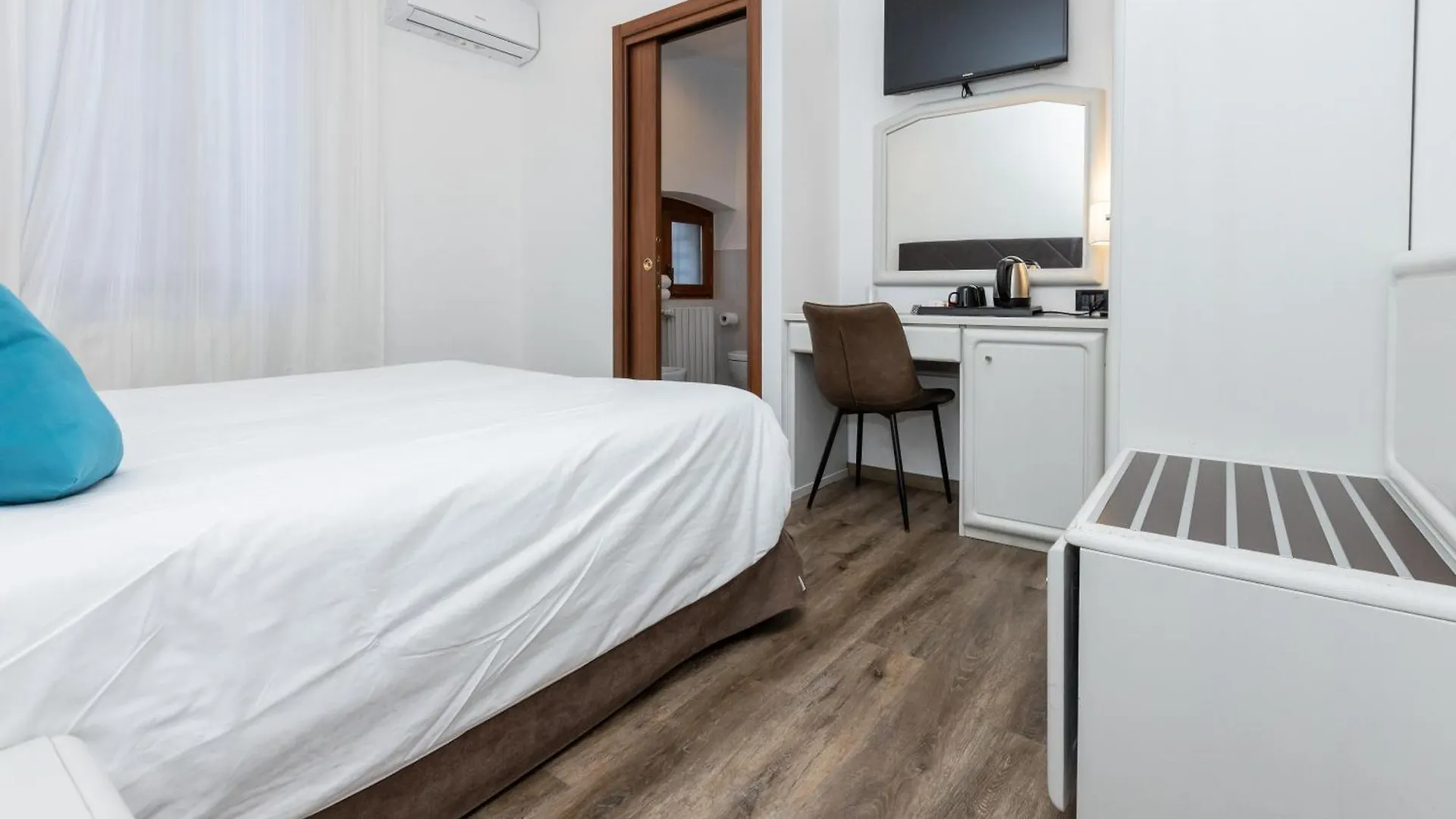 Albergo Cappello E Cadore Belluno 3*,  Italy